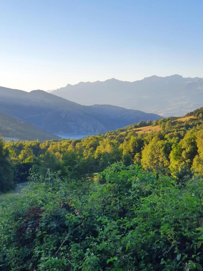 Village De Chalets Et Camping La Pierre De L'Aigle La Bréole Exterior foto