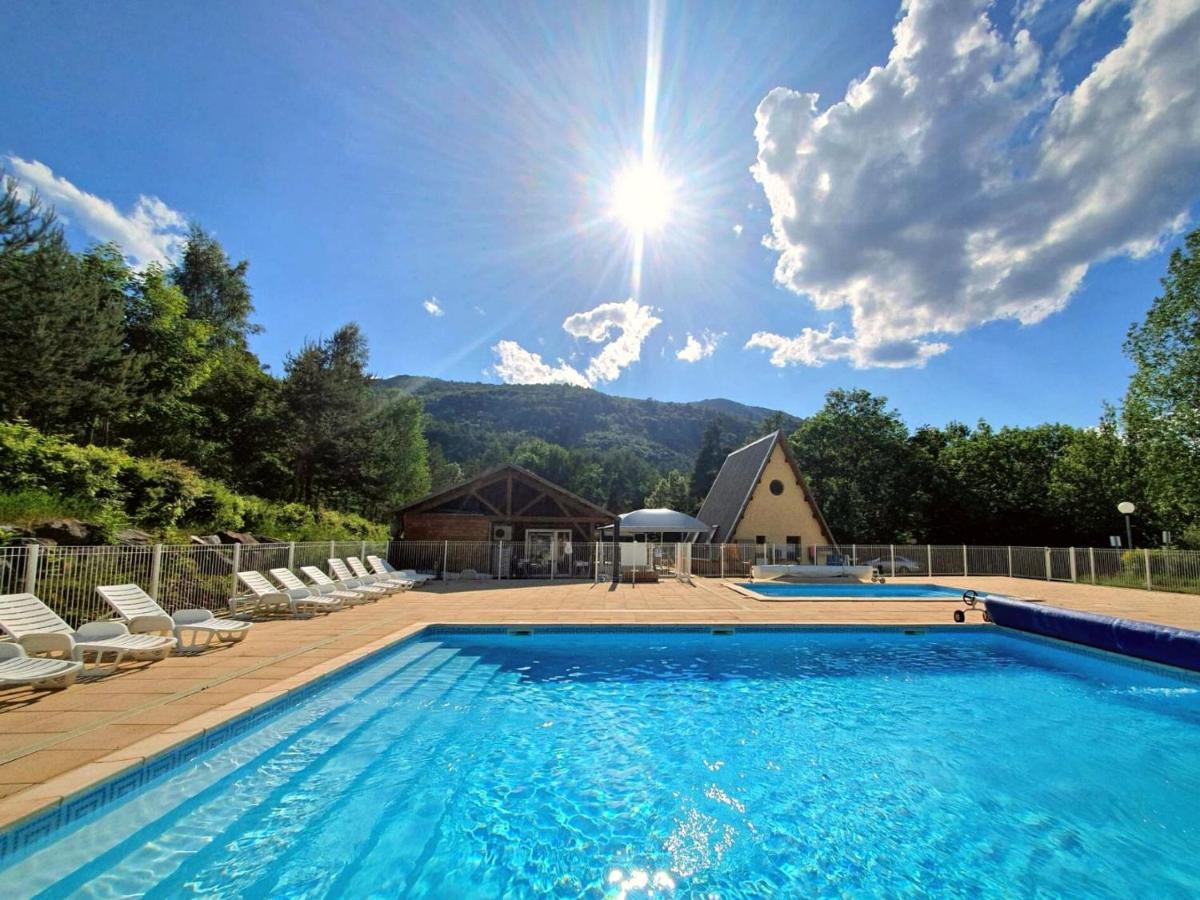 Village De Chalets Et Camping La Pierre De L'Aigle La Bréole Exterior foto