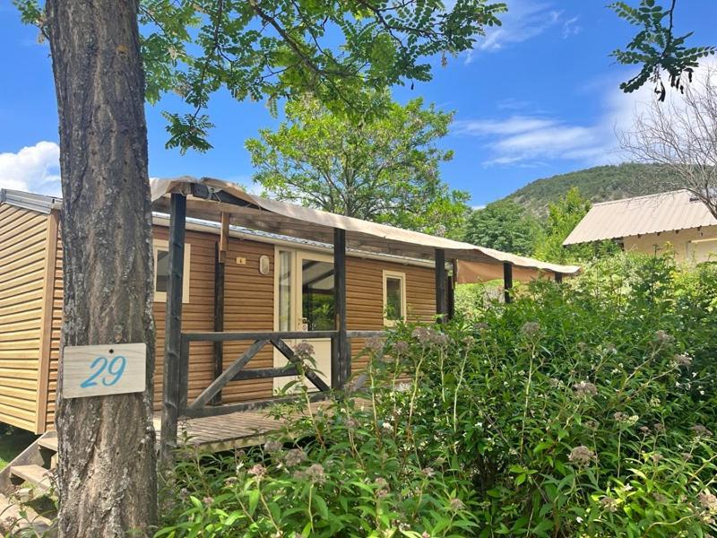 Village De Chalets Et Camping La Pierre De L'Aigle La Bréole Exterior foto